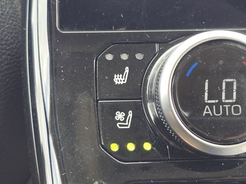 Used 2023 Toyota Highlander L image 6