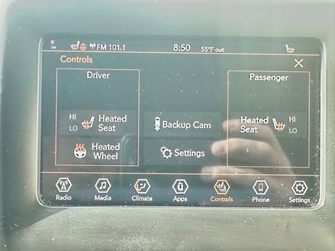 Used 2019 Jeep Cherokee Latitude Plus w/ Cold Weather Group AWD/4WD image 16