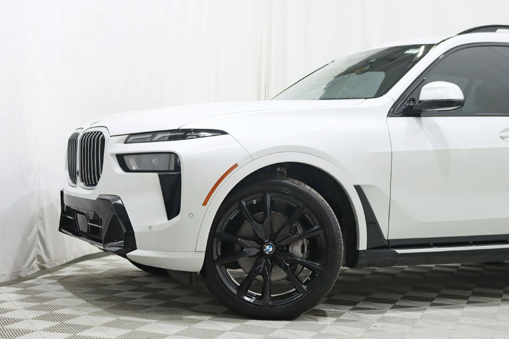 Used 2024 BMW X7 xDrive40i w/ M Sport Package AWD/4WD image 2