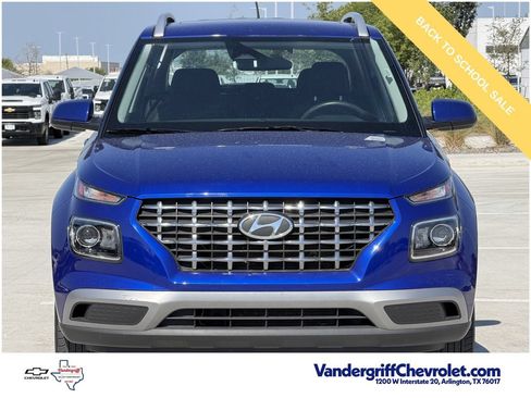 Used 2025 Hyundai Venue SEL FWD image 7
