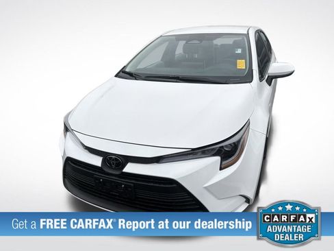 Used 2026 Toyota Corolla LE w/ LE Premium Package image 2