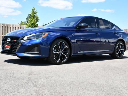 Used 2024 Nissan Altima 2.5 SR w/ SR Premium Package FWD image 3