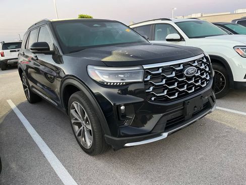 Used 2025 Ford Explorer Platinum w/ Ultimate Package AWD/4WD image 2