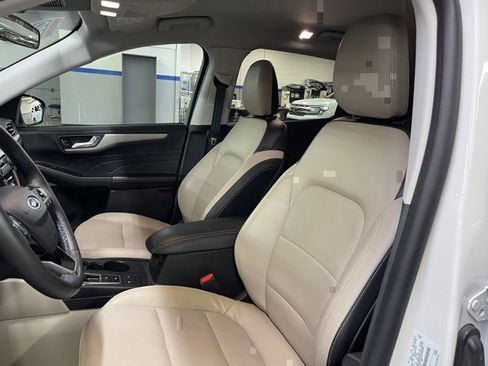 Certified 2022 Ford Escape SEL w/ Technology Package AWD/4WD image 9