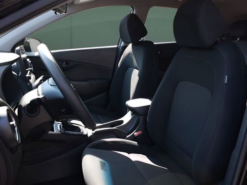 Used 2022 Hyundai Kona SEL w/ Cargo Package FWD image 2