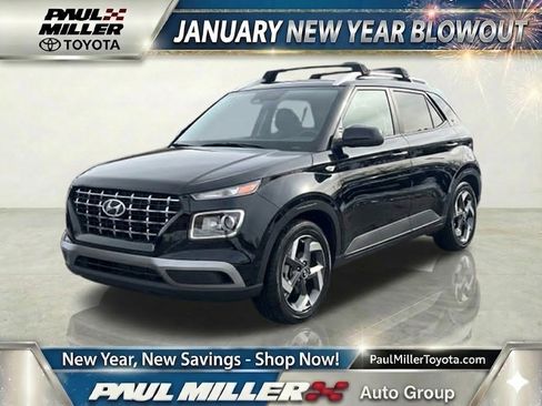 Used 2023 Hyundai Venue SEL image 1