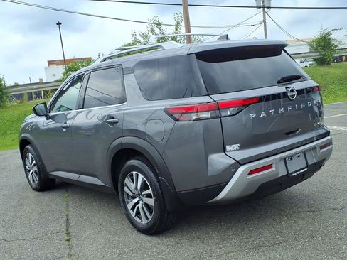 Used 2024 Nissan Pathfinder SL AWD/4WD image 4