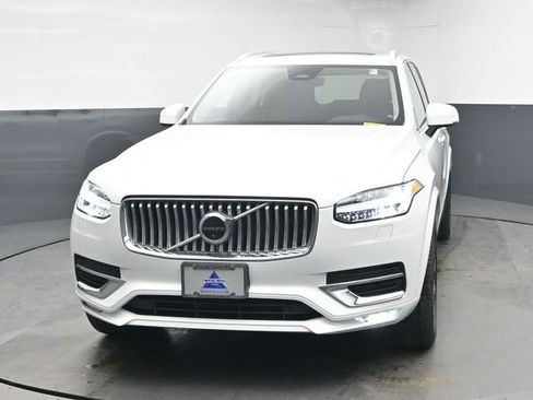 Used 2023 Volvo XC90 B6 Plus w/ Protection Package image 3