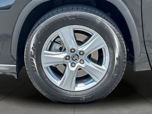 Used 2022 Toyota Highlander LE FWD image 26