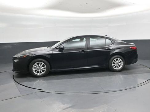 Used 2025 Toyota Camry LE image 7