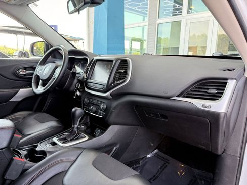 Used 2017 Jeep Cherokee Trailhawk AWD/4WD image 27