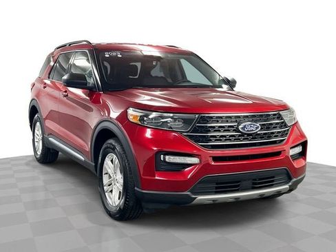 Used 2023 Ford Explorer XLT w/ Equipment Group 202A AWD/4WD image 1