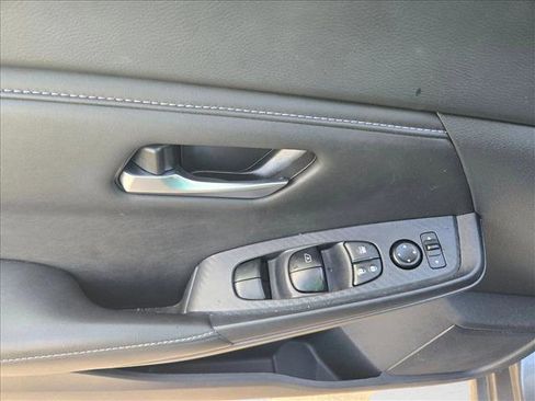 Used 2024 Nissan Sentra SV image 12