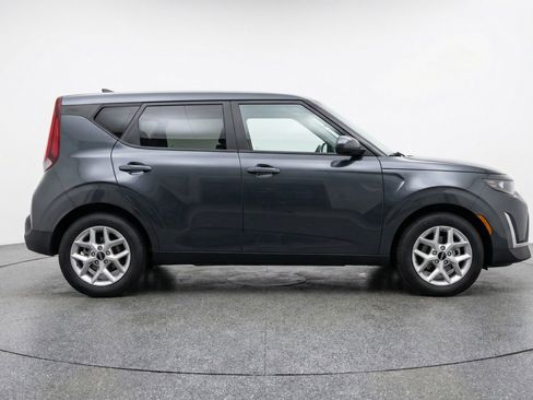 Used 2025 Kia Soul LX w/ LX Technology Package FWD image 11