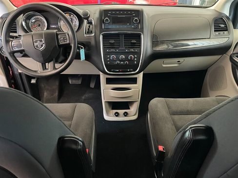Used 2017 Dodge Grand Caravan SE FWD image 8