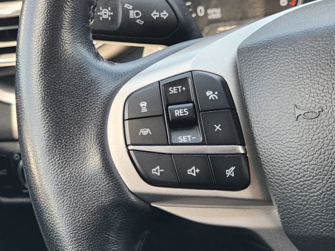 Used 2022 Ford Explorer XLT w/ Equipment Group 202A AWD/4WD image 31