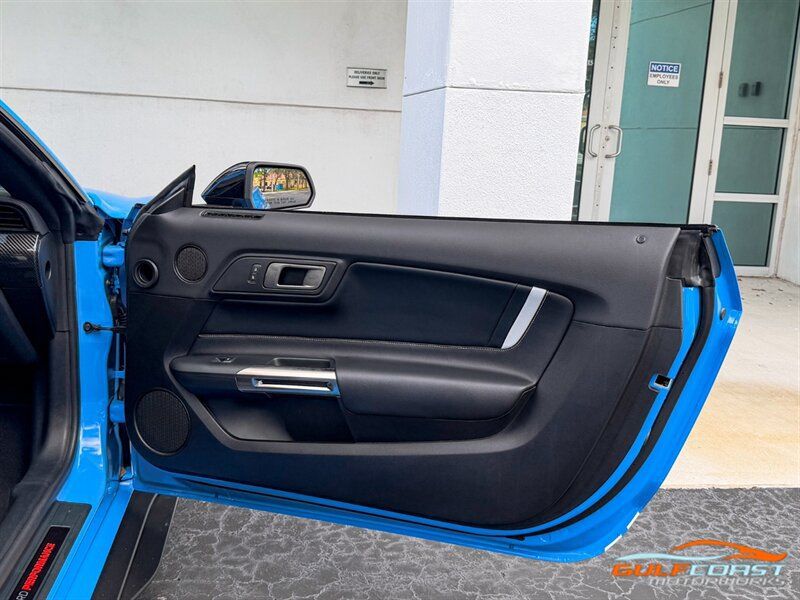 Used 2022 Ford Mustang Shelby GT500 w/ Carbon Fiber Track Pack RWD image 36