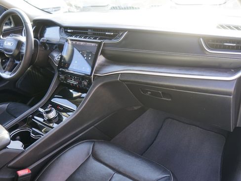 Used 2023 Jeep Grand Cherokee L Limited w/ Luxury Tech Group II image 19