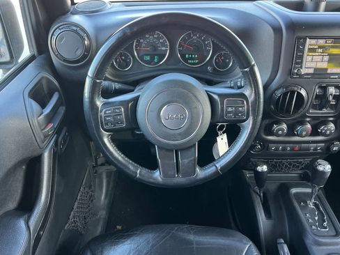 Used 2017 Jeep Wrangler Unlimited Sahara image 14