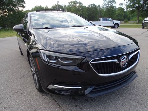 Used 2019 Buick Regal Preferred w/ Driver Confidence Package I FWD image 4
