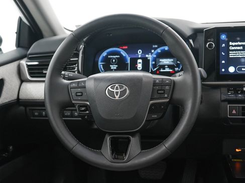 Used 2026 Toyota Camry XLE AWD/4WD image 15