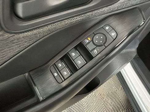 Used 2023 Nissan Rogue S AWD/4WD image 10