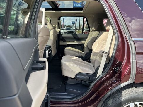 Used 2024 Ford Expedition Limited image 28