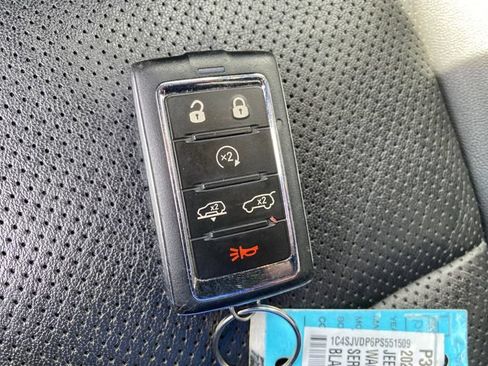 Used 2023 Jeep Wagoneer Series III w/ Preferred Equipment Group AWD/4WD image 24