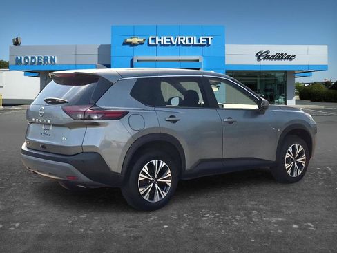 Used 2023 Nissan Rogue SV FWD image 5