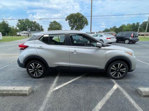Used 2020 Nissan Kicks SV FWD image 5