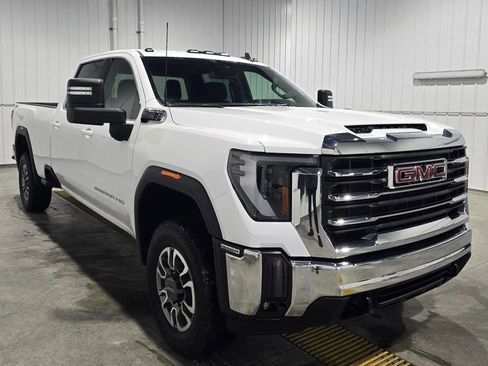 Used 2024 GMC Sierra 3500 SLE image 3