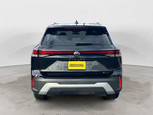 Used 2025 Volkswagen Tiguan S AWD/4WD image 4