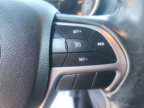 Used 2019 Jeep Grand Cherokee Laredo w/ Security & Convenience Group AWD/4WD image 25