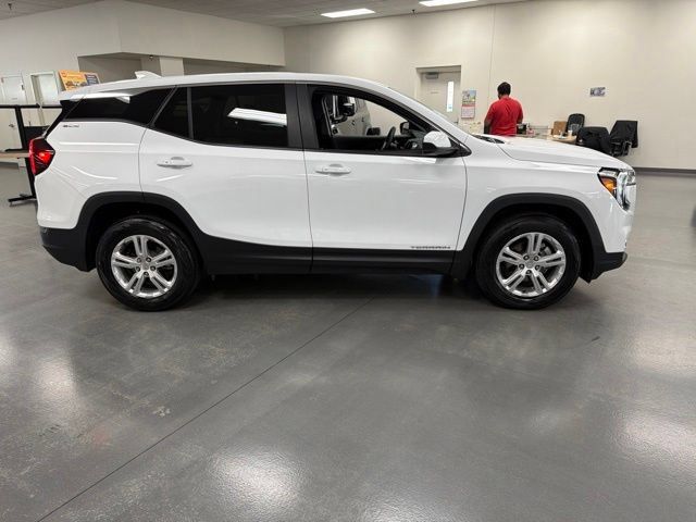 Used 2024 GMC Terrain SLE AWD/4WD image 8
