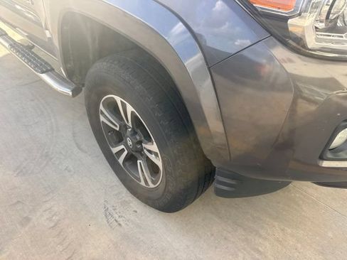 Used 2019 Toyota Tacoma TRD Sport w/ Technology Package RWD image 12