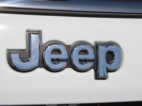 Used 2022 Jeep Compass Latitude FWD image 8