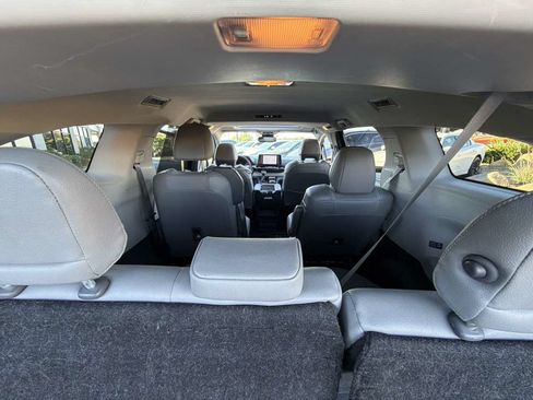 Used 2024 Toyota Sienna XLE FWD image 52