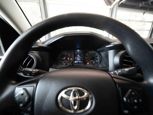 Used 2022 Toyota Tacoma SR AWD/4WD image 15