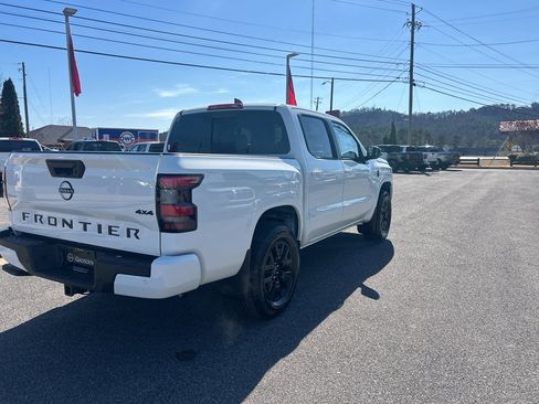 New 2026 Nissan Frontier SV image 4