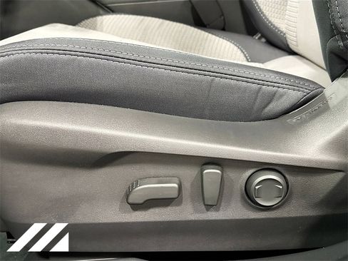 Used 2025 Subaru Outback Premium image 19