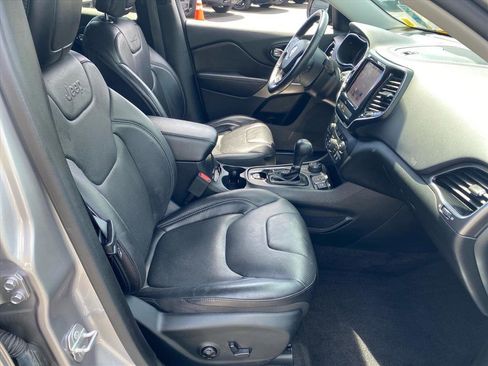 Used 2019 Jeep Cherokee Limited AWD/4WD image 25