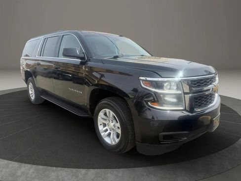 Used 2018 Chevrolet Suburban LT AWD/4WD image 3