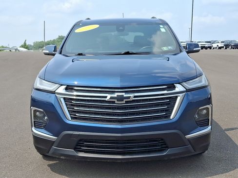 Used 2023 Chevrolet Traverse LT image 2