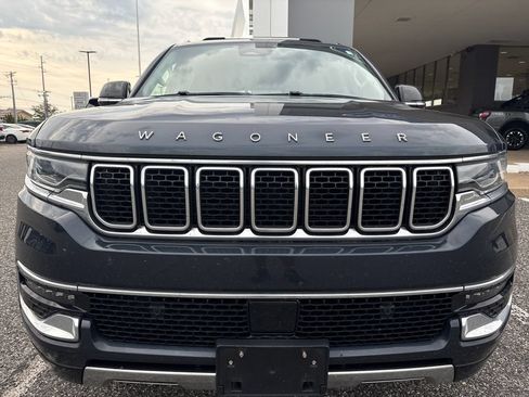 Used 2023 Jeep Wagoneer Series III w/ Premium Group I AWD/4WD image 2
