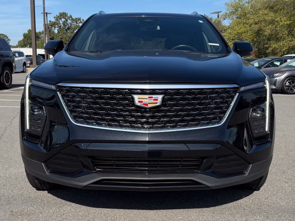 Used 2025 Cadillac XT4 Premium Luxury FWD image 2