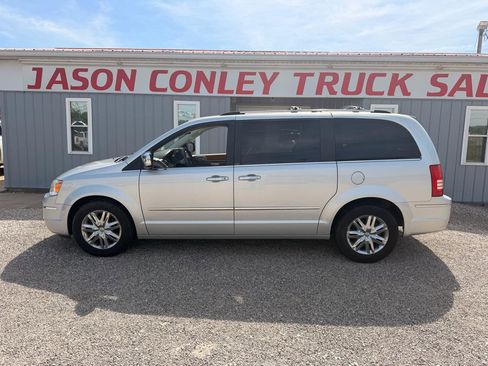 Used 2010 Chrysler Town & Country Limited FWD image 1