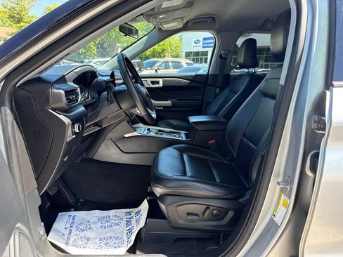 Used 2022 Ford Explorer XLT w/ Equipment Group 202A AWD/4WD image 20