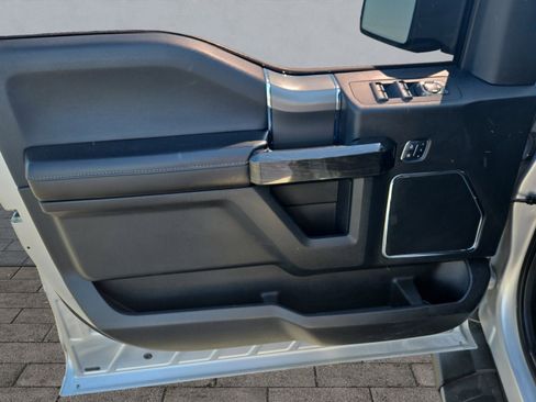 Used 2015 Ford F150 Lariat w/ Equipment Group 502A Luxury AWD/4WD image 10