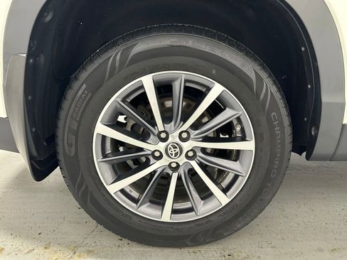 Used 2019 Toyota Highlander XLE AWD/4WD image 65