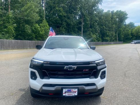 Used 2023 Chevrolet Colorado Z71 w/ Z71 Convenience Package 2 AWD/4WD image 2